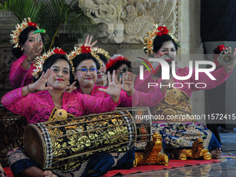 Pendet and Puspanjali dancers, accompanied by the Gong Kebyar art, enlivened the Pujawali ceremonies at the Parahyangan Agung Jagatkartta Te...