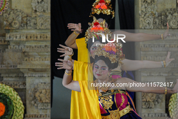 Pendet and Puspanjali dancers, accompanied by the Gong Kebyar art, enlivened the Pujawali ceremonies at the Parahyangan Agung Jagatkartta Te...