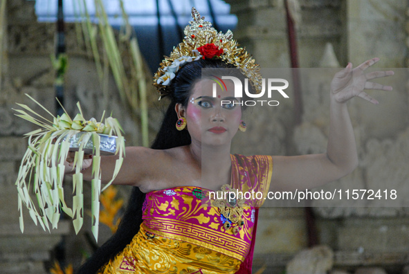 Pendet and Puspanjali dancers, accompanied by the Gong Kebyar art, enlivened the Pujawali ceremonies at the Parahyangan Agung Jagatkartta Te...