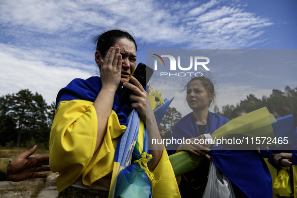 A Ukrainian prisoner of war (POW) calls home for the first time as forty-nine civilian and military Ukrainians return to Ukraine from captiv...