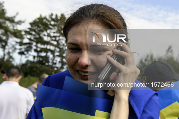 A Ukrainian prisoner of war (POW) calls home for the first time as forty-nine civilian and military Ukrainians return to Ukraine from captiv...