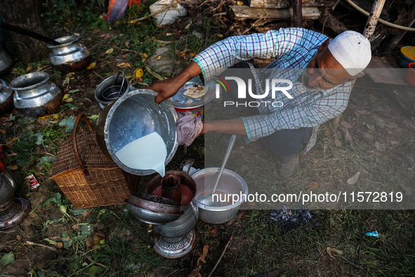 A chef prepares Kashmiri Salt Tea (Nun Chai) at a wedding function in Sopore, Jammu and Kashmir, India, on September 14, 2024. 