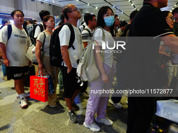 A large number of passengers prepare to travel at Yichang East Railway Station during the Mid-Autumn Festival holiday in Yichang, China, on...