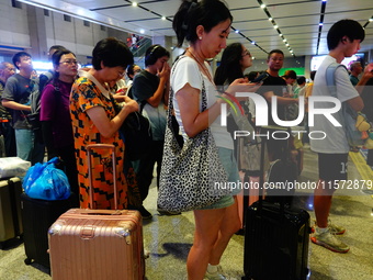 A large number of passengers prepare to travel at Yichang East Railway Station during the Mid-Autumn Festival holiday in Yichang, China, on...