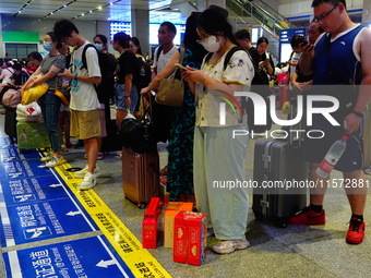 A large number of passengers prepare to travel at Yichang East Railway Station during the Mid-Autumn Festival holiday in Yichang, China, on...