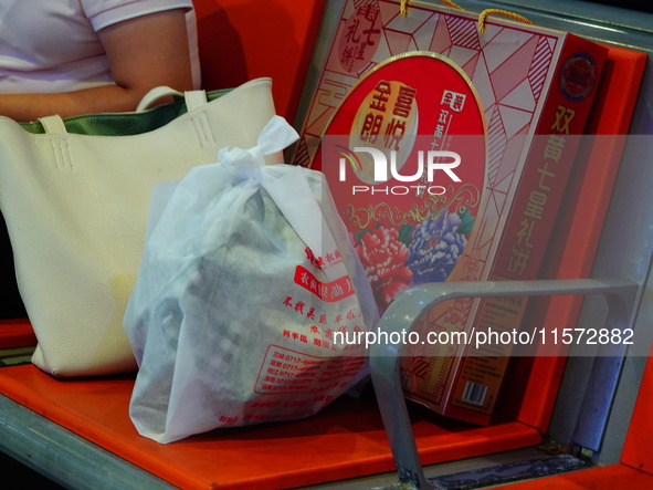 A large number of passengers prepare to travel at Yichang East Railway Station during the Mid-Autumn Festival holiday in Yichang, China, on...