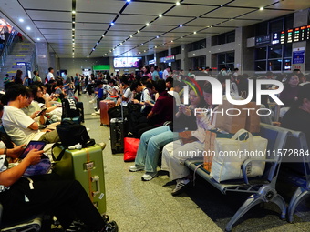 A large number of passengers prepare to travel at Yichang East Railway Station during the Mid-Autumn Festival holiday in Yichang, China, on...