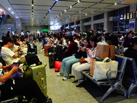 A large number of passengers prepare to travel at Yichang East Railway Station during the Mid-Autumn Festival holiday in Yichang, China, on...