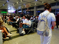 A large number of passengers prepare to travel at Yichang East Railway Station during the Mid-Autumn Festival holiday in Yichang, China, on...