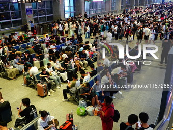 A large number of passengers prepare to travel at Yichang East Railway Station during the Mid-Autumn Festival holiday in Yichang, China, on...