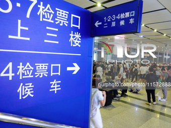 A large number of passengers prepare to travel at Yichang East Railway Station during the Mid-Autumn Festival holiday in Yichang, China, on...