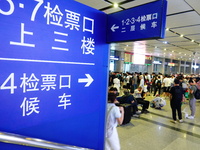 A large number of passengers prepare to travel at Yichang East Railway Station during the Mid-Autumn Festival holiday in Yichang, China, on...