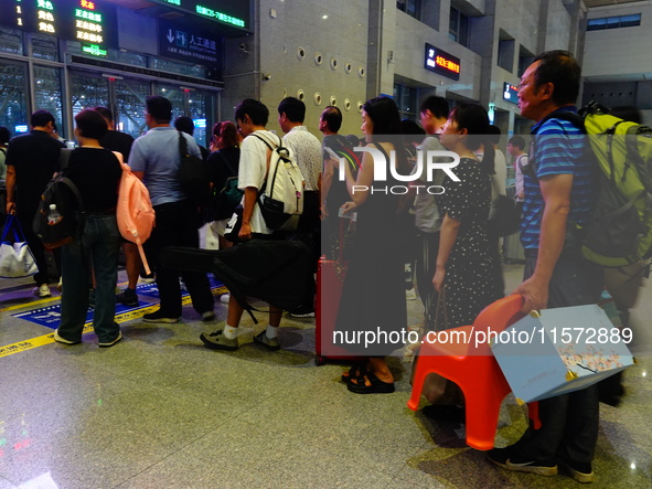 A large number of passengers prepare to travel at Yichang East Railway Station during the Mid-Autumn Festival holiday in Yichang, China, on...