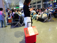 A large number of passengers prepare to travel at Yichang East Railway Station during the Mid-Autumn Festival holiday in Yichang, China, on...