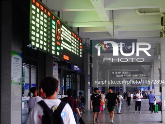 A large number of passengers prepare to travel at Yichang East Railway Station during the Mid-Autumn Festival holiday in Yichang, China, on...