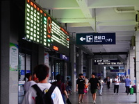 A large number of passengers prepare to travel at Yichang East Railway Station during the Mid-Autumn Festival holiday in Yichang, China, on...