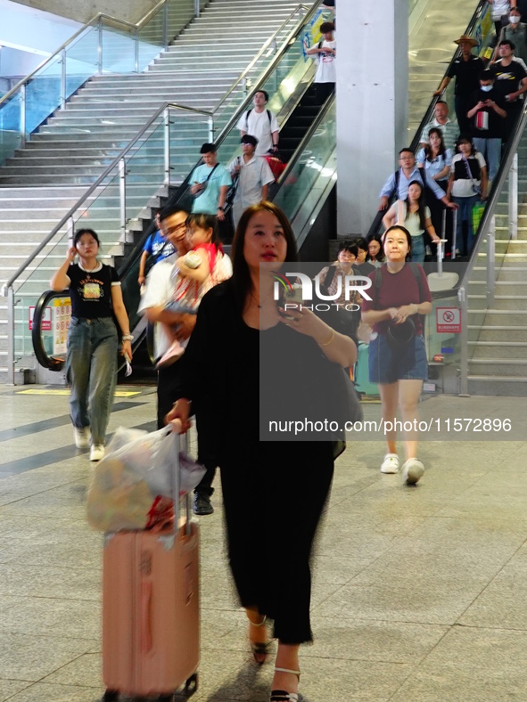 A large number of passengers prepare to travel at Yichang East Railway Station during the Mid-Autumn Festival holiday in Yichang, China, on...