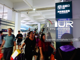 A large number of passengers prepare to travel at Yichang East Railway Station during the Mid-Autumn Festival holiday in Yichang, China, on...