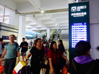 A large number of passengers prepare to travel at Yichang East Railway Station during the Mid-Autumn Festival holiday in Yichang, China, on...