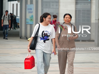 A large number of passengers prepare to travel at Yichang East Railway Station during the Mid-Autumn Festival holiday in Yichang, China, on...