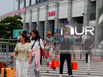 A large number of passengers prepare to travel at Yichang East Railway Station during the Mid-Autumn Festival holiday in Yichang, China, on...