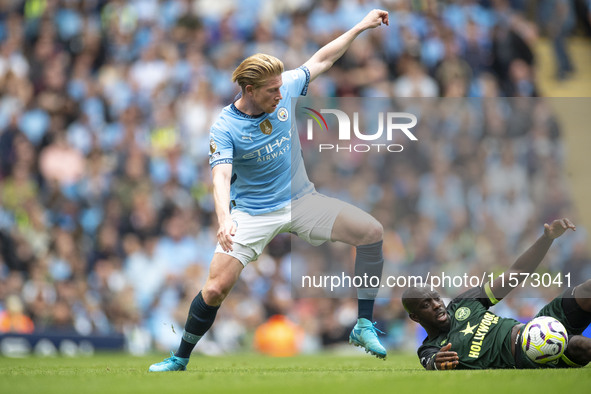 Kevin De Bruyne #17 of Manchester City F.C. during the Premier League match between Manchester City and Brentford at the Etihad Stadium in M...