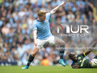 Kevin De Bruyne #17 of Manchester City F.C. during the Premier League match between Manchester City and Brentford at the Etihad Stadium in M...