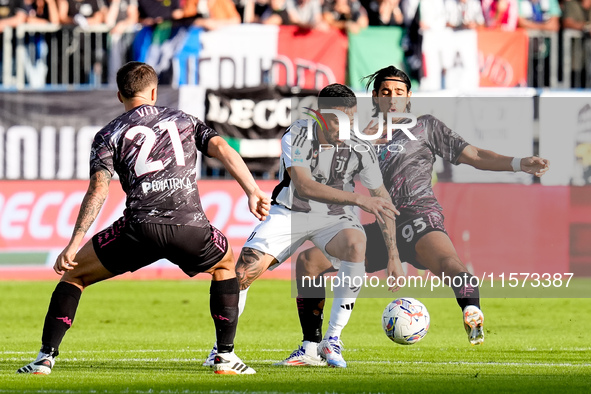 Youssef Maleh of Empoli FC and Nicolas Gonzalez of Juventus FC compete for the ball during the Serie A Enilive match between Empoli FC and J...