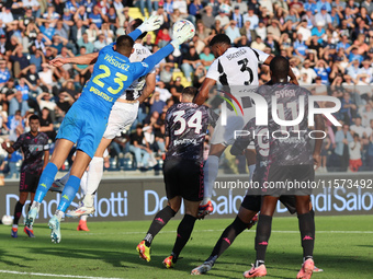 Devis Vasquez of Empoli FC and Silva Nascimento Bremer of Juventus FC battle for the ball during the Serie A match between Empoli FC and Juv...