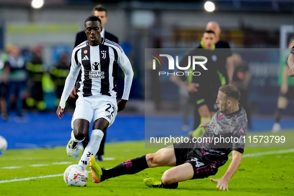 Timothy Weah of Juventus FC and Ardian Ismajli of Empoli FC compete for the ball during the Serie A Enilive match between Empoli FC and Juve...