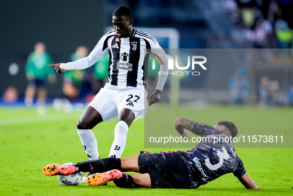 Timothy Weah of Juventus FC and Giuseppe Pezzella of Empoli FC compete for the ball during the Serie A Enilive match between Empoli FC and J...