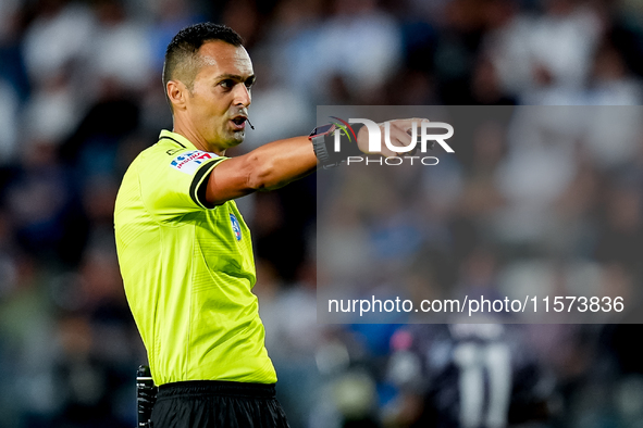 Referee Marco Di Bello gestures during the Serie A Enilive match between Empoli FC and Juventus FC at Stadio Carlo Castellani on September 1...