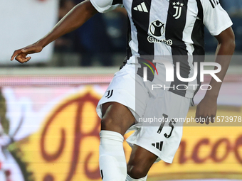 Pierre Kalulu of Juventus FC controls the ball during the Serie A match between Empoli FC and Juventus FC in Empoli, Italy, on September 14,...