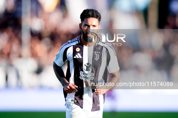 Douglas Luiz of Juventus FC looks on during the Serie A Enilive match between Empoli FC and Juventus FC at Stadio Carlo Castellani on Septem...