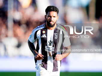 Douglas Luiz of Juventus FC looks on during the Serie A Enilive match between Empoli FC and Juventus FC at Stadio Carlo Castellani on Septem...