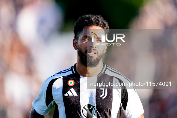 Douglas Luiz of Juventus FC looks on during the Serie A Enilive match between Empoli FC and Juventus FC at Stadio Carlo Castellani on Septem...