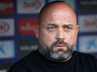 Manolo Gonzalez coaches during the match between RCD Espanyol and Deportivo Alaves, corresponding to week 5 of LaLiga EA Sports, at the RCDE...