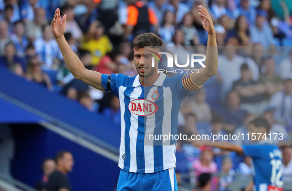 Javi Puado plays during the match between RCD Espanyol and Deportivo Alaves, corresponding to week 5 of LaLiga EA Sports, at the RCDE Stadiu...