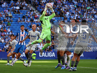 Antonio Sivera plays during the match between RCD Espanyol and Deportivo Alaves, corresponding to week 5 of LaLiga EA Sports, at the RCDE St...