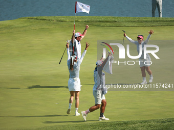 GAINESVILLE, VIRGINIA - SEPTEMBER 14: Megan Khang of the United States celebrates her putt on the 11th with teammates during Fourball Matche...