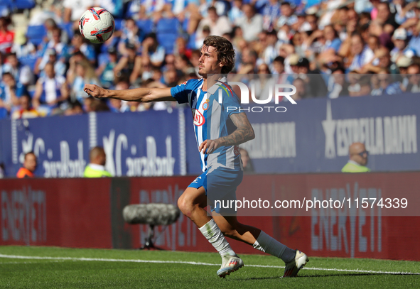 Carlos Romero plays during the match between RCD Espanyol and Deportivo Alaves, corresponding to week 5 of LaLiga EA Sports, at the RCDE Sta...