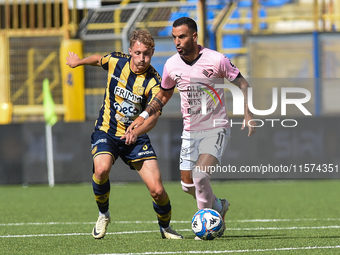 Marco Bellich of SS Juve Stabia competes for the ball with Roberto Insigne of Palermo FC during the Serie B match between SS Juve Stabia and...