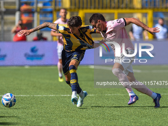 Niccolo Pierozzi of Palermo FC competes for the ball with Romano Floriani of SS Juve Stabia during the Serie B match between SS Juve Stabia...