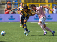 Niccolo Pierozzi of Palermo FC competes for the ball with Romano Floriani of SS Juve Stabia during the Serie B match between SS Juve Stabia...