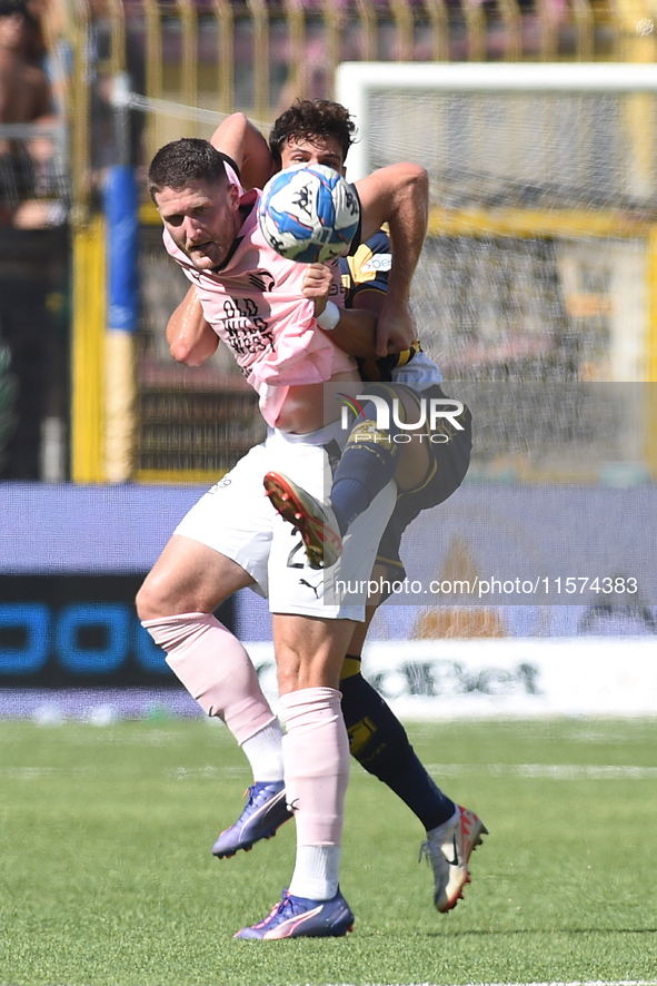 Thomas Henry of Palermo FC competes for the ball with Marco Ruggero of SS Juve Stabia during the Serie B match between SS Juve Stabia and Pa...