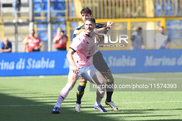 Thomas Henry of Palermo FC competes for the ball with Marco Ruggero of SS Juve Stabia during the Serie B match between SS Juve Stabia and Pa...