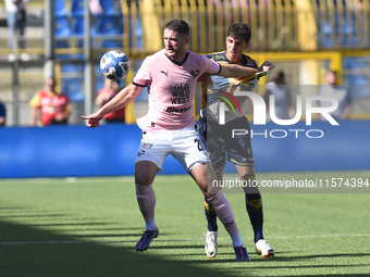 Marco Ruggero of SS Juve Stabia competes for the ball with Thomas Henry of Palermo FC during the Serie B match between SS Juve Stabia and Pa...