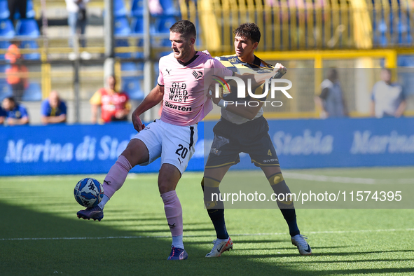 Marco Ruggero of SS Juve Stabia competes for the ball with Thomas Henry of Palermo FC during the Serie B match between SS Juve Stabia and Pa...