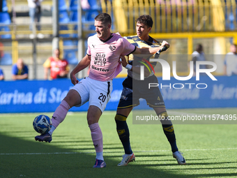 Marco Ruggero of SS Juve Stabia competes for the ball with Thomas Henry of Palermo FC during the Serie B match between SS Juve Stabia and Pa...