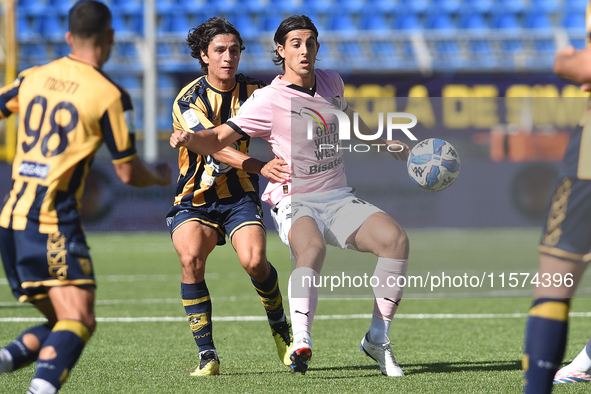 Filippo Ranocchia of Palermo FC competes for the ball with Giuseppe Leone of SS Juve Stabia during the Serie B match between SS Juve Stabia...